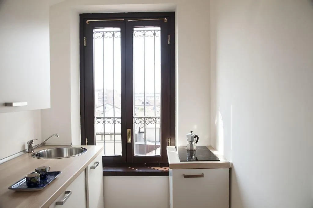Mansard Very Close To Duomo Apartment Milan